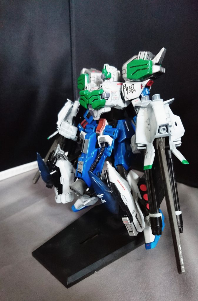 正面です。
今回、本体に使ったキットは
HG百式
HGヘビーアームズ改(旧)
HGバルバトスルプスレクス
HGザク(マツナガ機)他です。