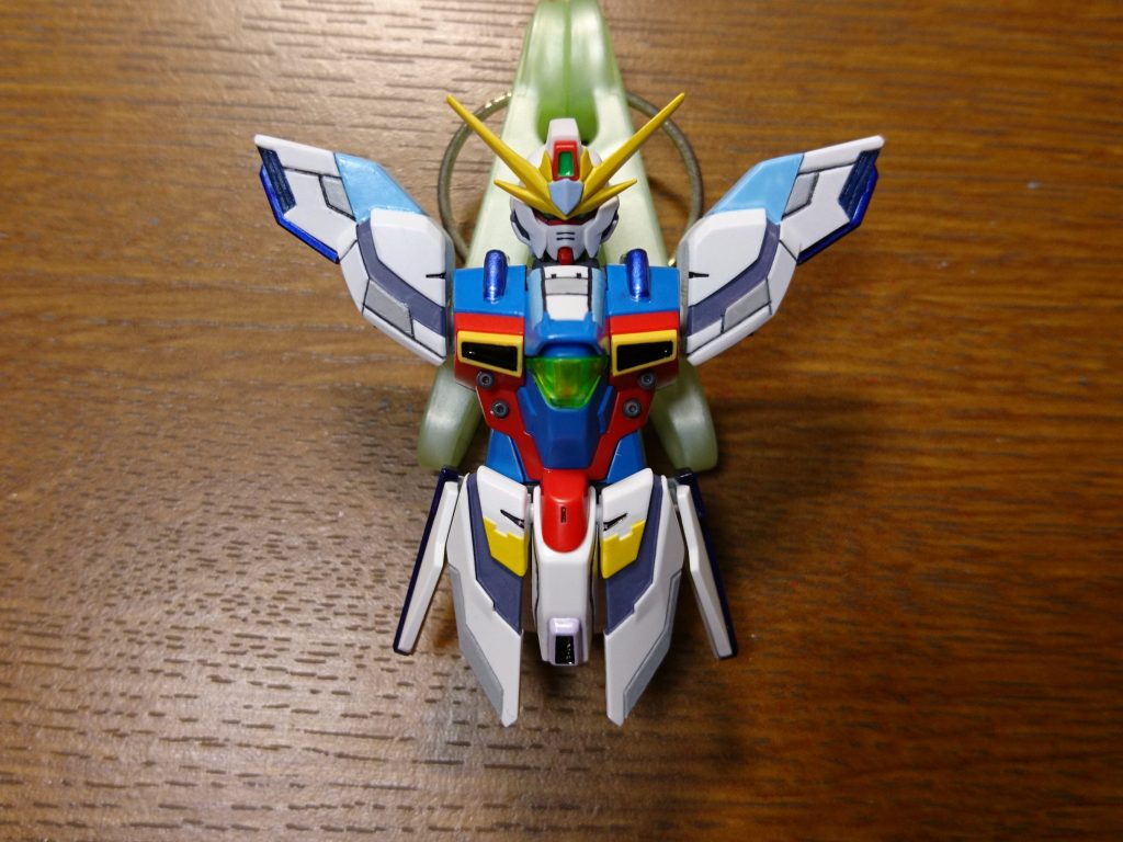 〈胸〉
・白パーツにスジ彫り。
〈腰〉
・山に沿ってスジ彫り&モールド追加し、スジを削って部分的に浮き上がらせました(黄色い部分)
・下部分にスジ彫り。