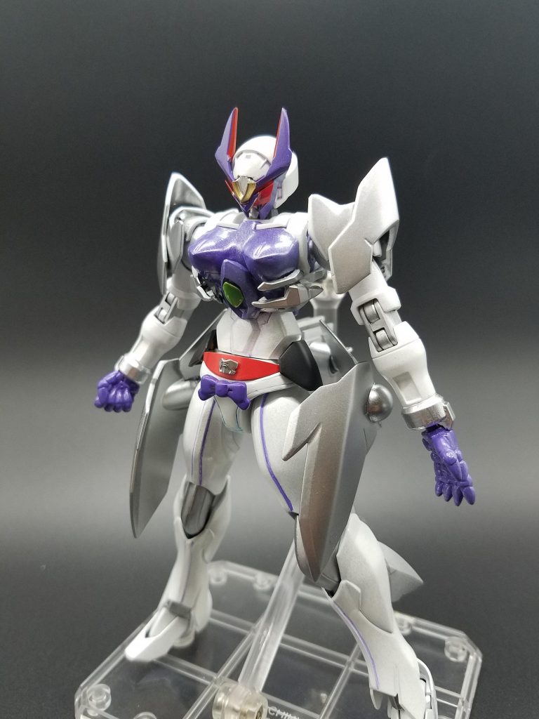 ヴェイガンとの戦争終結“10周年”の記念式典にてセレモニー用に装飾された姿で披露されたため
カメラ部の二重マスク及び手首等は地球側機体に寄せた形状となっており各部に装飾も見られる。