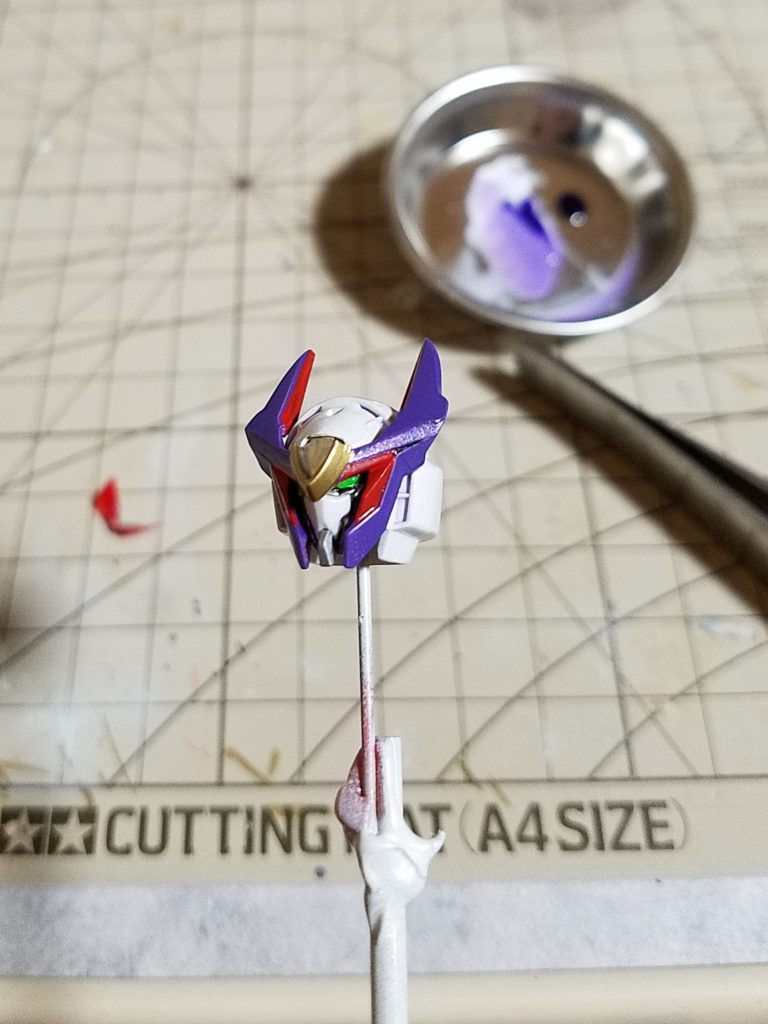 脳内設定が式典用の機体なので、偏光色とパール系で塗装しています。