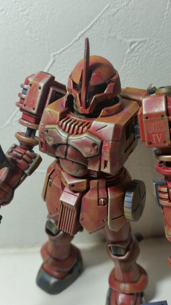 バストアップ
相変わらず下手な塗装を汚しで誤魔化していくスタイル。
でもガンプラを作っている時で1番楽しいのは汚しを付けている時だったりします。