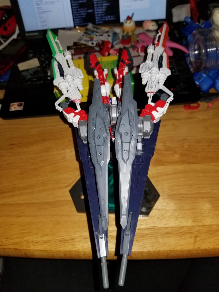 チョット机が汚いですけど……
アフターバーナーモード です!
フライヤーモードよりも高速で突撃して、隙あらば翼で切り裂いていきます。