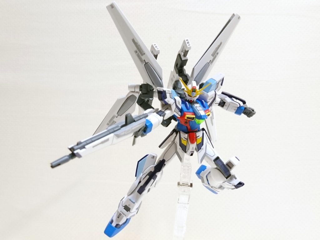 ビームライフル、リフレクター等のグレー部分はガンダムマーカーのホワイト:グレー=6:1で混ぜて作りました。