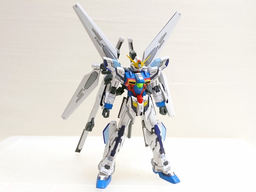 バックパックについて、サテライトキャノンとリフレクターをニコイチにしました。
・肩、胸、腰フロントアーマー、アンクルガードのスジ彫り
・部分塗装
・デカール
で仕上げました。