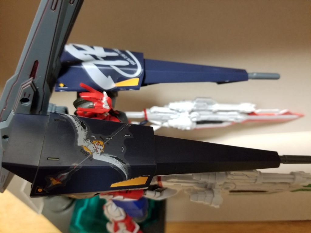 肩のバインダーは出来合いのものを取ってきただけなので、TR-5のデカールがそのままついています……