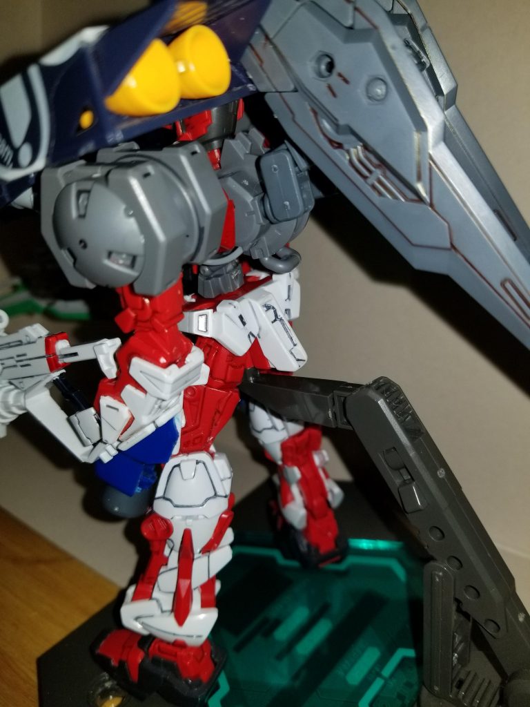 背面です。
よく見ると胴体がグレイズフレームになっているのが分かるかと思います。