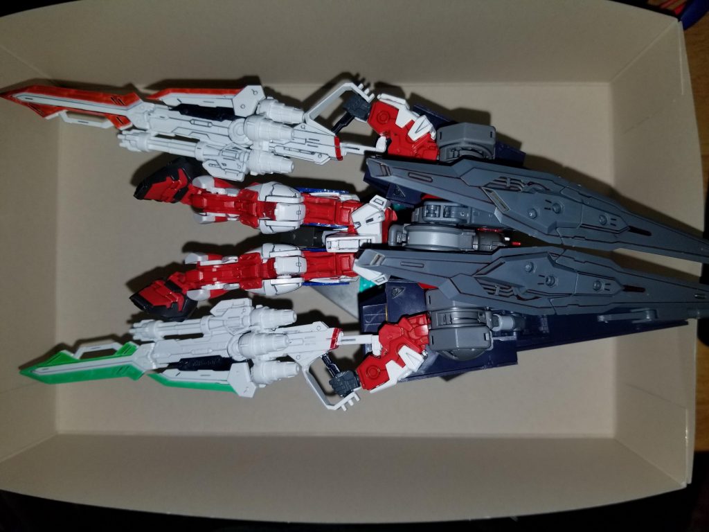 刃を外側に向けてくみ上げ。
簡易変形!
フライヤーモードです!