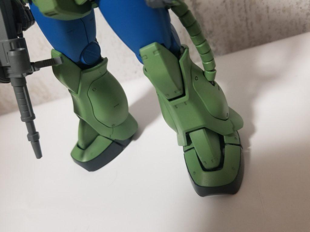 こちらもランドセル同様に、スネの姿勢制御?バーニアは無しにすることで先行量産型のイメージへ。