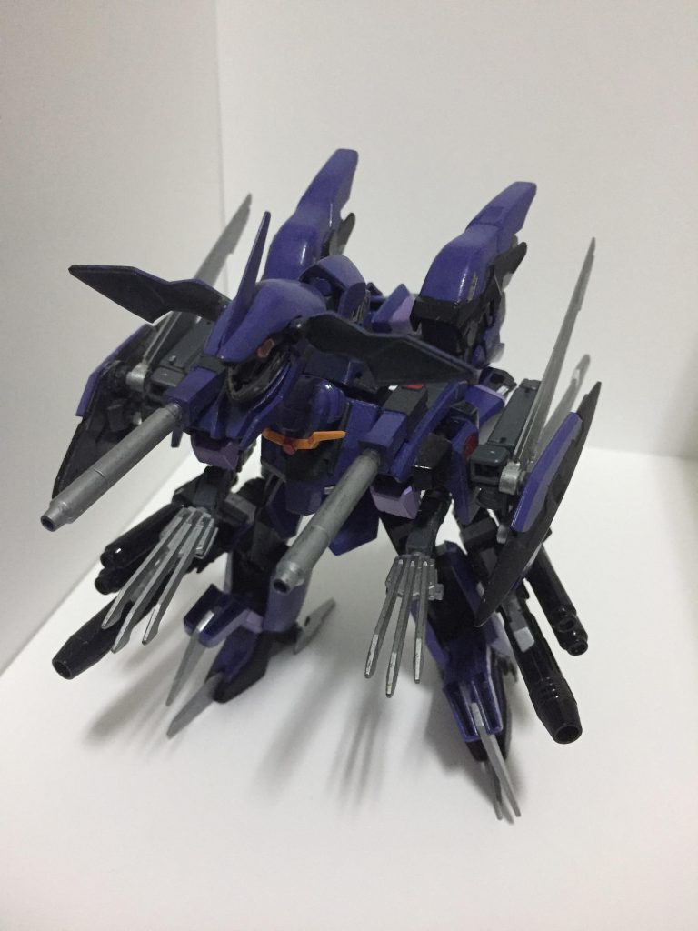 荷電粒子砲発射形態時は足の後ろの爪を下ろし踏ん張るのはこだわり