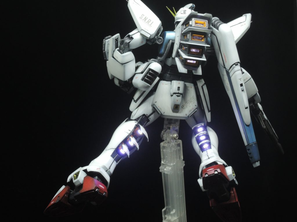 台座から電源を取るのが元の仕様ですが、全部内蔵電池で納めました。