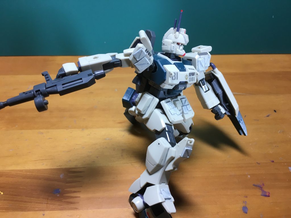 　塗装はいつもながらガンダムマーカー中心です。
白＝ガンダムマーカー　ガンダムホワイト
グレー＝同グレー
赤＝同レッド