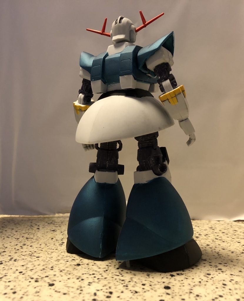 旧キットの割にはスタイル悪く無いですね。脚の付け根を少し加工してハの字になるようにしています。