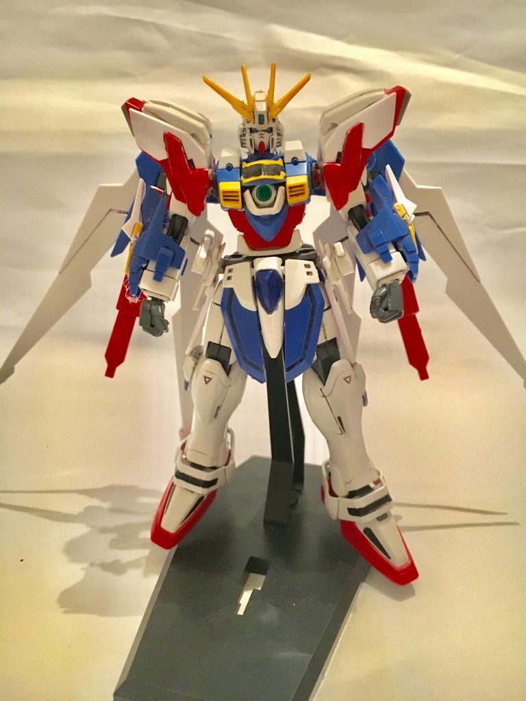 ノーマル形態から。肩はシャイニングに変更。全身にデルタカイの余剰パーツを貼り付けて形状変更してます。胸のエネルギープライヤーは常に見えている状態にしたかったのでage1などのパーツで変えてみました。