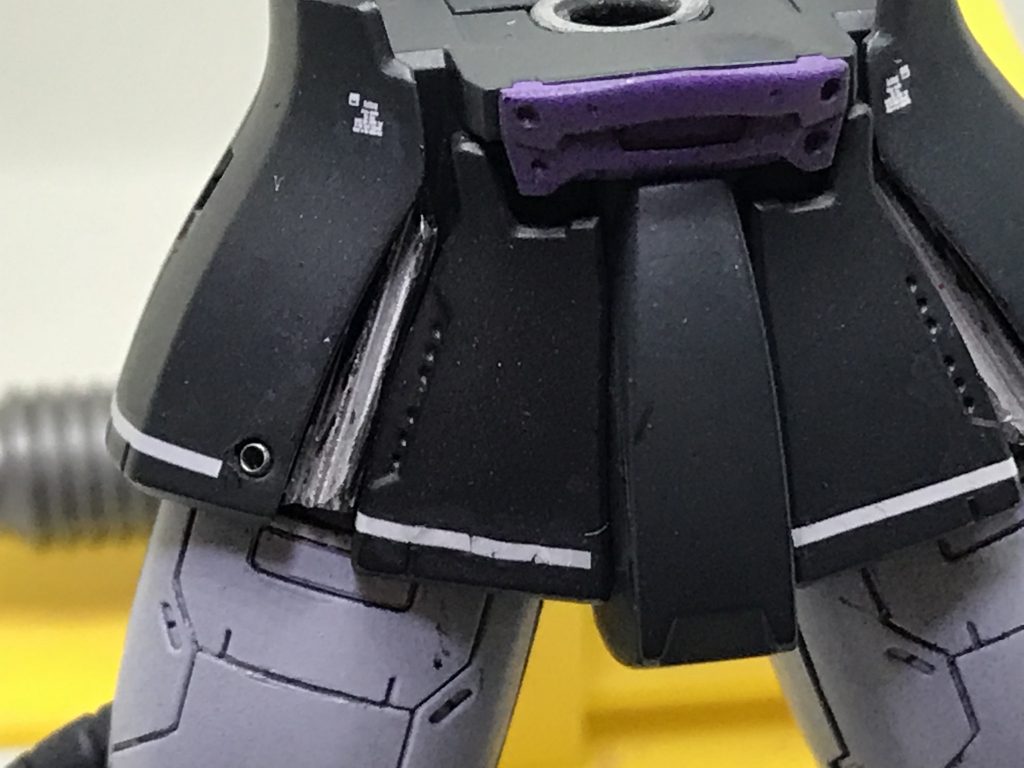 スカートの隙間はスリットプラ板で隙間を見えないようにしています。