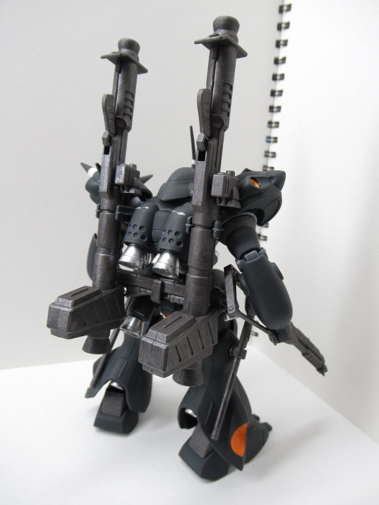 バックショット。クロームシルバーが輝いてますね。