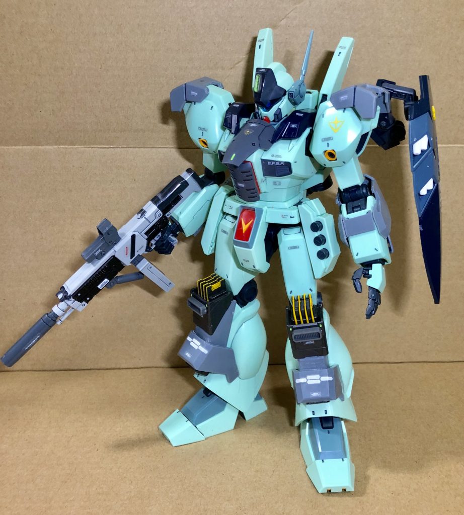 ジェスタキャノンとの互換性はやはり無く、装甲も丸みのあるデザインなので思い通りには盛れませんでした。