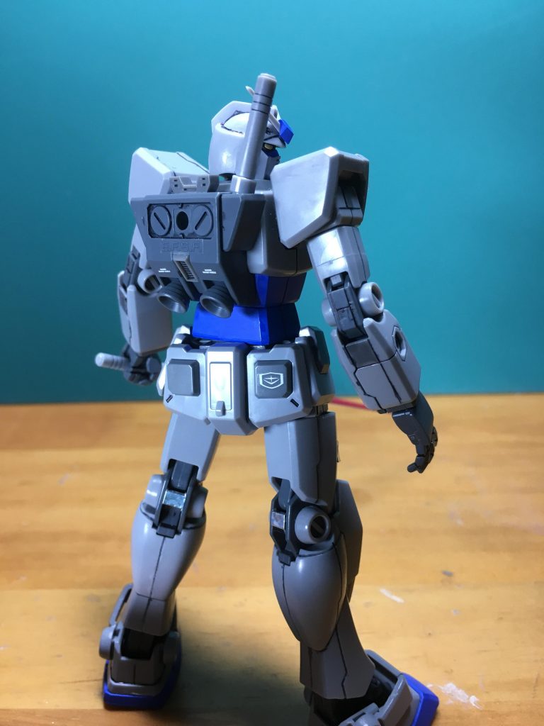 バックパック上部にはウェーブの「センサー・1」を接着。ふくらはぎは消えなかった合わせ目をごまかした様子が良くお分かりかと思います。