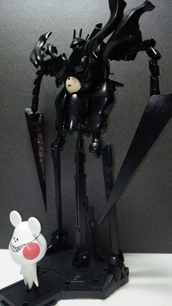 スタンドが無ければ自立できないほっそい足（汗）全長40ｃｍの巨大キットになりました。