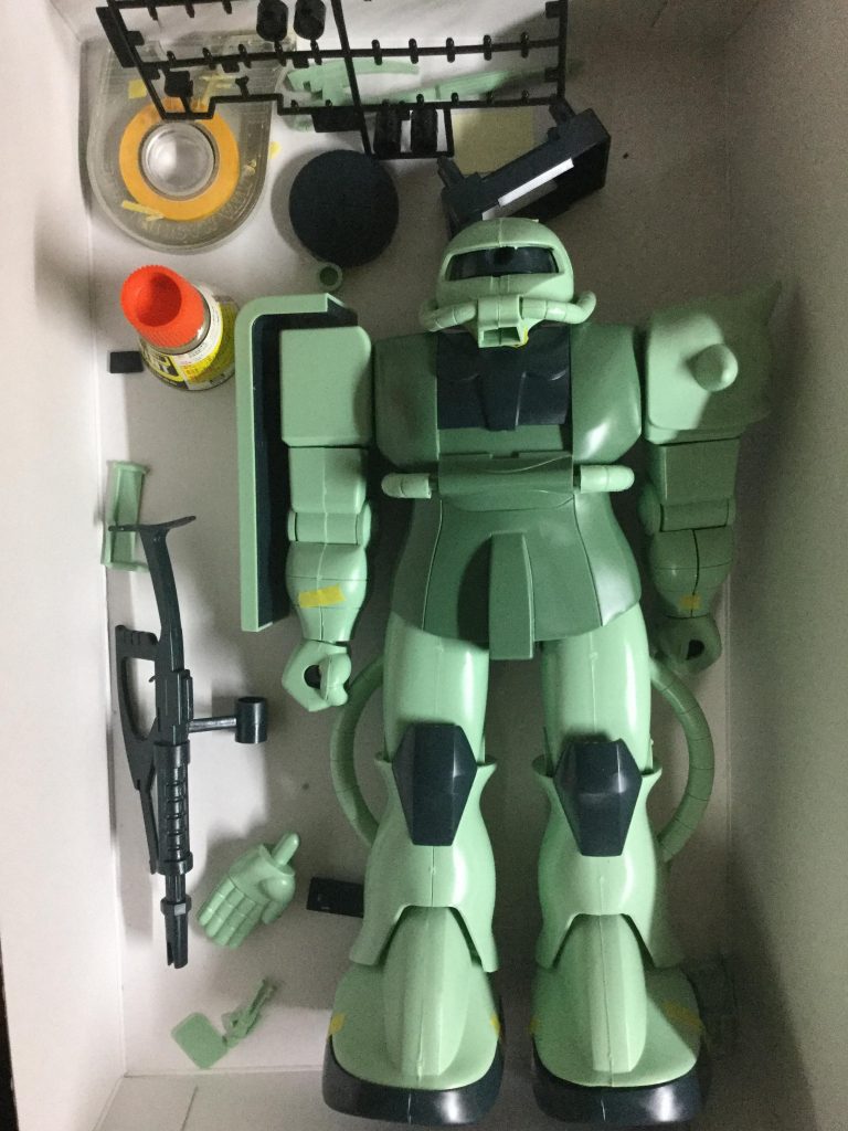 仮組みの様子。
サイズはでかいですが、組み立ての難易度は1/144とさほど変わりませんでした。