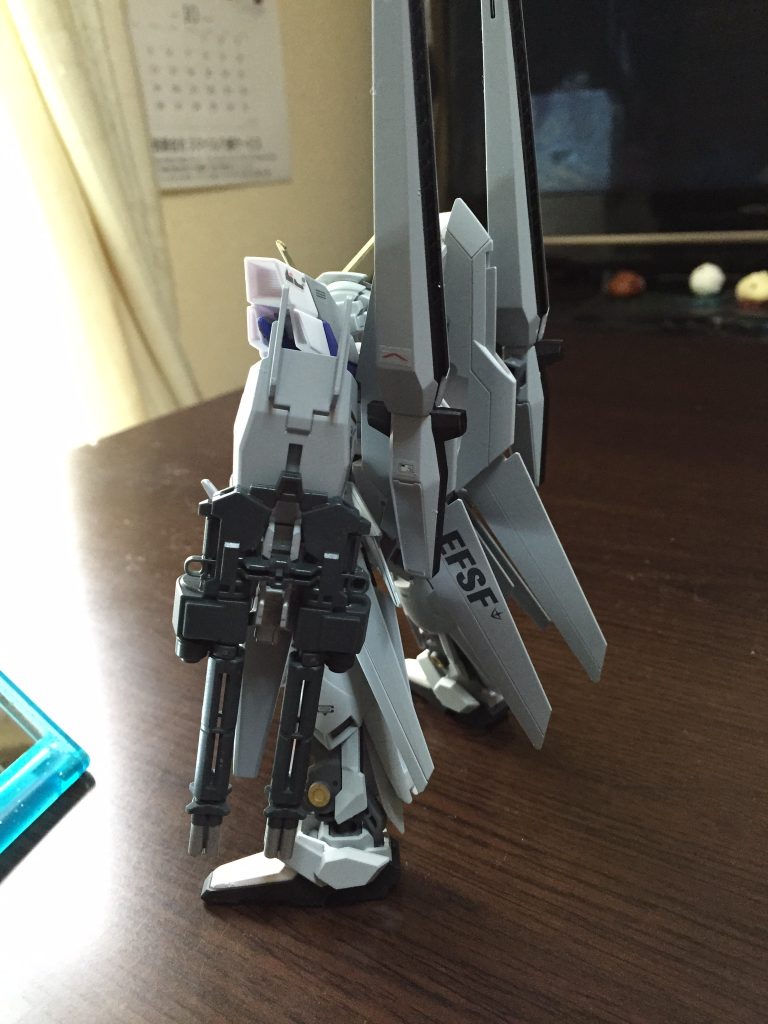 リゼルのシールドにビームガトリングをあしらえて。