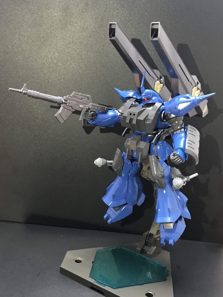 センチュリーウエポンズのライフルを装備