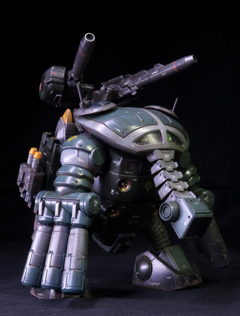 鼻部には水中での使用を想定したフィンを追加。