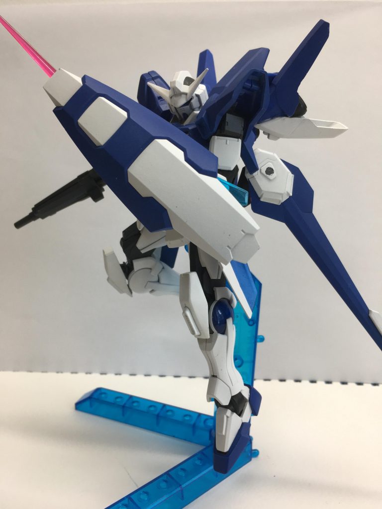 フォースです。高速移動メイン。目立った武器は無いですが、一番バランスが取れてる形態だと思います。