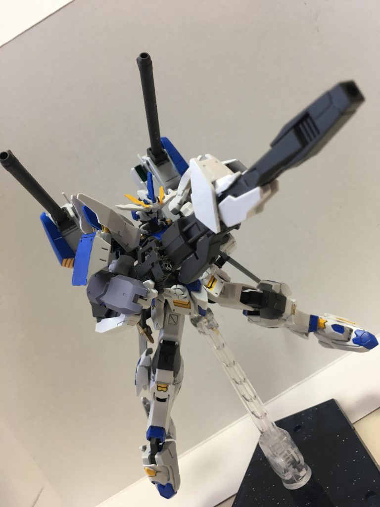 もう一つの射撃武器はガンダムフラウロスのキャノンを使った大型電磁投射砲です
これは機動力を使い素早く位置取りをして高威力の弾頭で確実に仕留めにかかる為の装備です