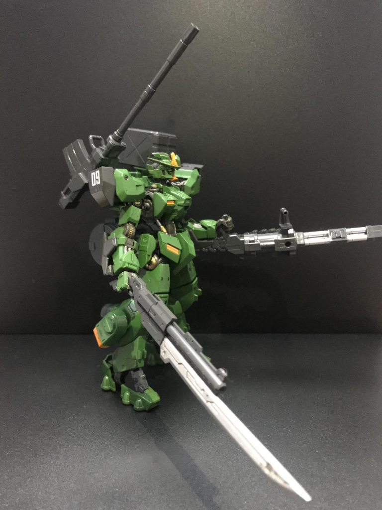 近接攻撃ができるように剣銃を装備してます。