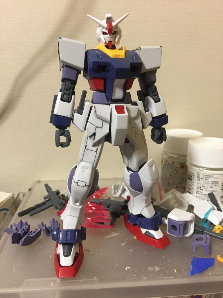 ある程度ディテールの方向性が決まった時の写真

足を長く見せる為にブルーディスティニーを流用してましたが塗装したら塗膜がめちゃくちゃ持ってかれてやめましたw