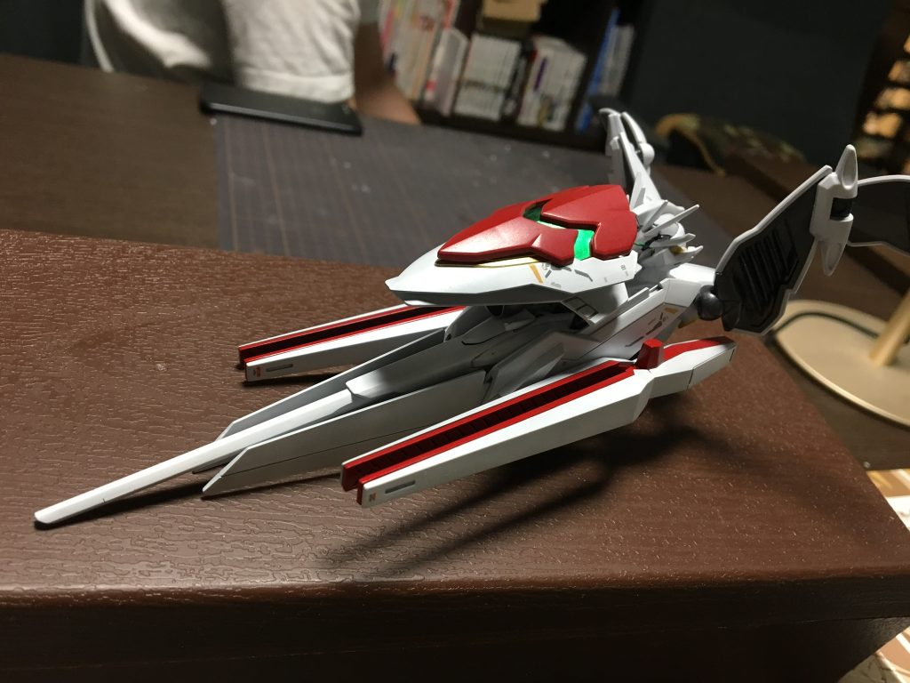 レギルスコアのかっこ悪さがガンダムシリーズ通して屈指ですので、レギルスコアブースター、的なものになります。火力マシマシですが推進は謎