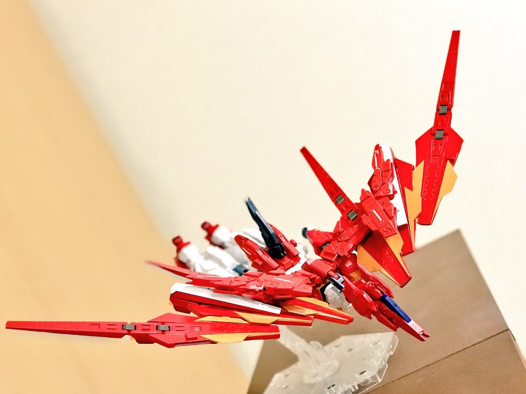 飛行形態 
差し替えなしで変形可能です