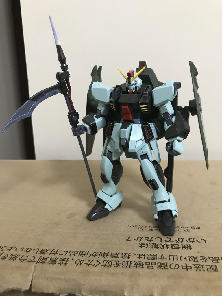 フォビドゥン。
子供の頃初めて買ったは良いもののツノは組んでる最中に紛失し、腕関節は大破したガンプラにリベンジしたい一心で購入。
下手くそのめんどくさがりなりにですが塗装もしてみました。下手くそでした。二度とやらないぞ！