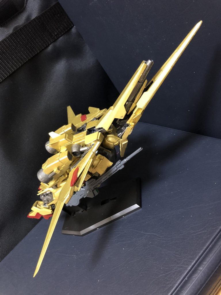 その為、こちらのWR形態は全長が非常に長いが、優秀なBWSのおかげで運動性能はZガンダムに見劣りしない物となった。