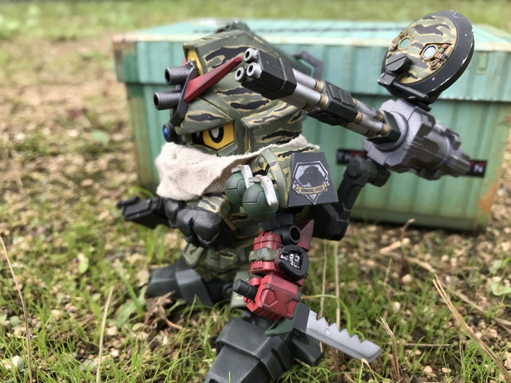 ガタガタなんですが、劇中に登場する時計、デジボーグも作ってます。部隊章はカラコピーを瞬間接着剤でつけてます笑