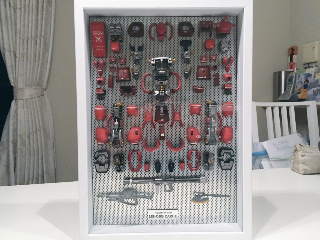 リビングにも置けるガンプラを…と思いましたが、やっぱり家族からはNGくらいました…😢