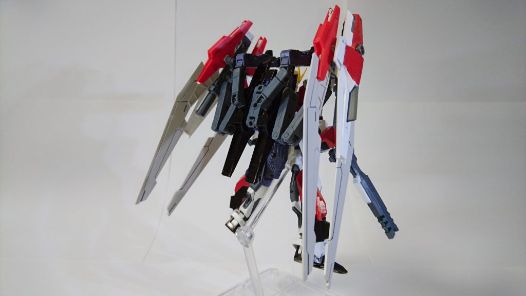 バックショットです。
ライトニングバックウェポンMk-Ⅰをベースにアームアームズを組み込んでいるバックパックです。
真っ黒にしてしまいディティールがわかりません。反省点です。