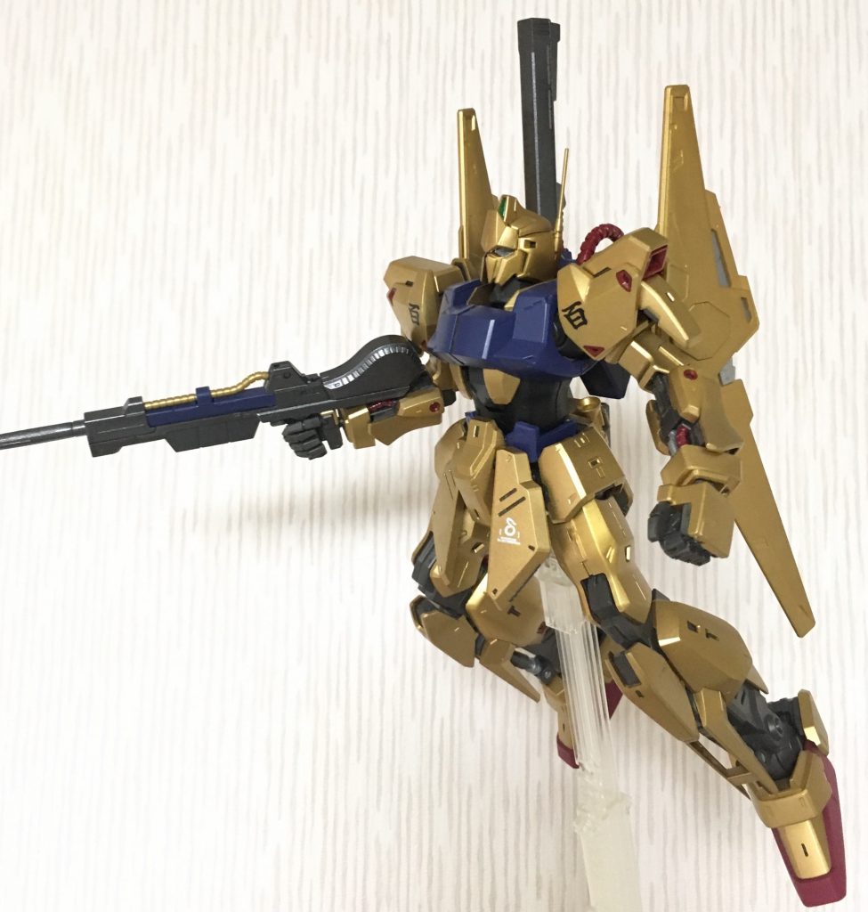 使用したのはタミヤのゴールドスプレー。最近は色々なメタリックカラーが出ていますが結局コレに落ち着きます。