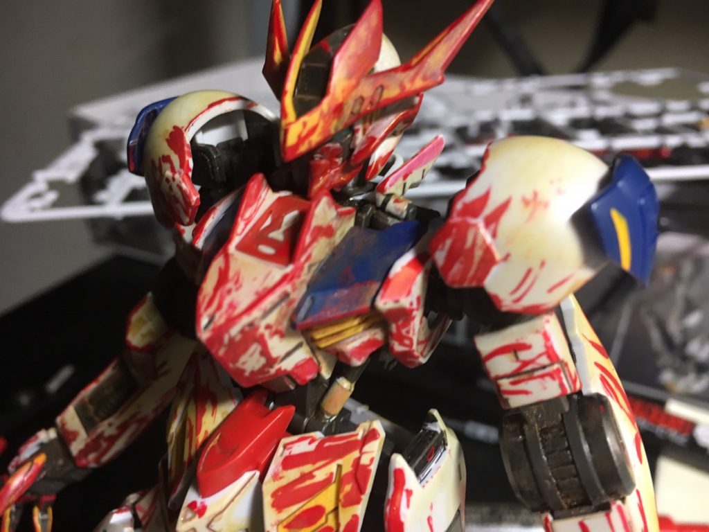 ルプスレクスの方では、ハシュマル戦から終えて、新たなバルバトスの姿を見て、この形状、この姿「どう見たって本気で人殺す機体だな」っと思い、血塗れのルプスレクスをイメージすると、本気で怖くてかっこいいだろうなっと思い《血塗れ》にしました。