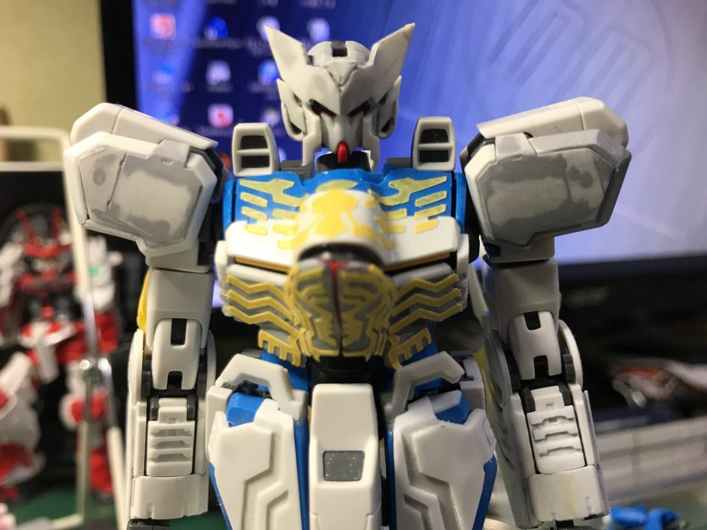 出来上がったものがこちら
マスキングテープの練習は別のガンプラでやりましたが、正直この細かさは無理ゲーでした!
プロッターさまさまです