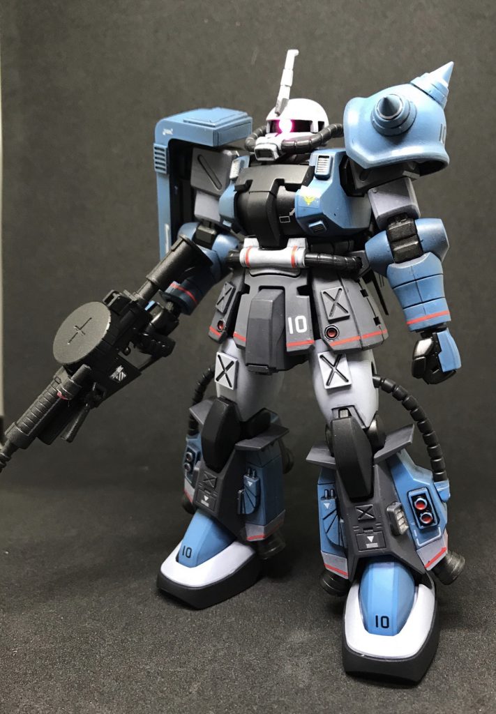 F2ザクベースに黒い三連星ザクをミキシングして作成しました。