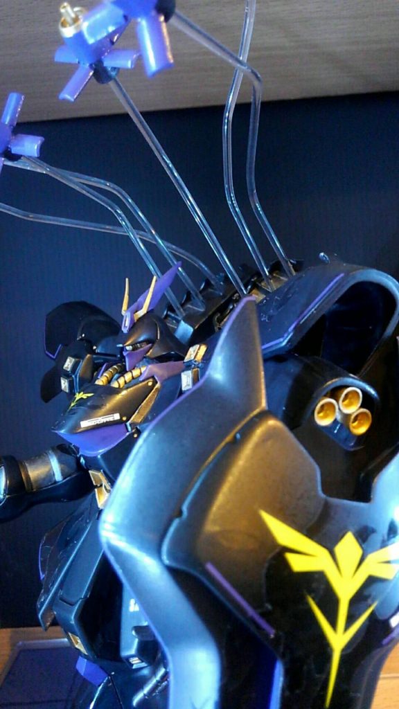 黒いサザビー–3枚目/制作者：@3zbzyD2COdTt9py