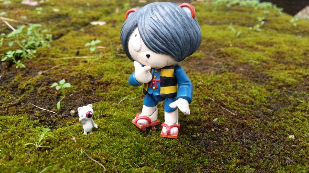 目玉のおやじとツーショット。「はっ！父さん妖気が！」「急ぐんじゃ鬼太郎！」