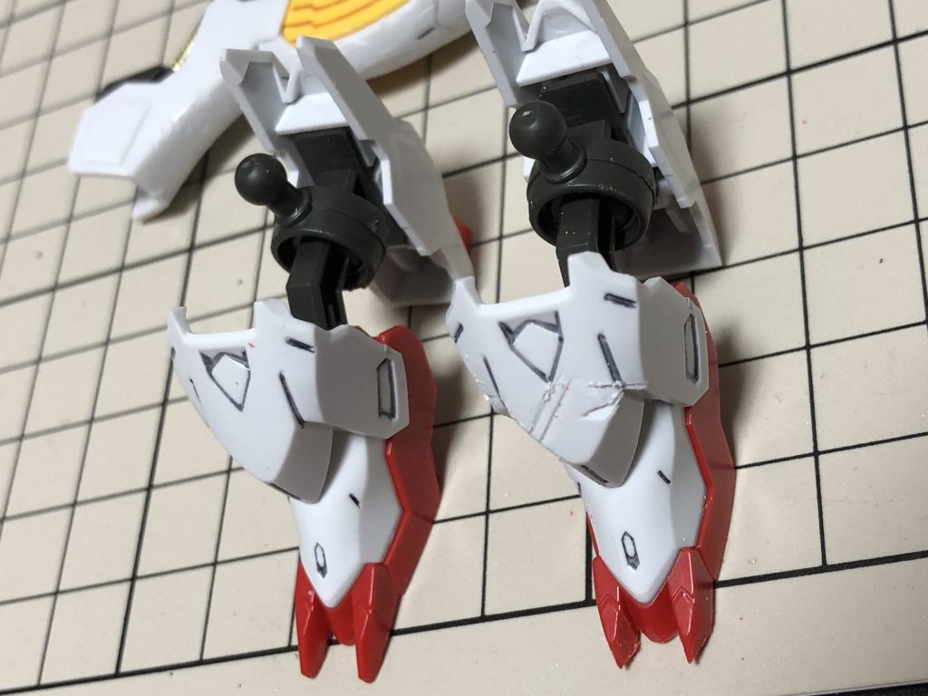 足には多めに入れています。

三日月さん色んなもの蹴っ飛ばしてるし踏みつけてるし傷もおおいやろと