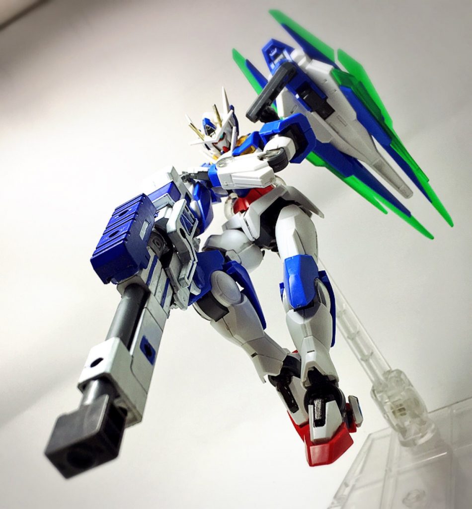 ## GNディトナキャノン
GNドライブTを接続し、GN圧縮粒子で超高威力の攻撃を放つ
GNドライブTは1度の攻撃で空になる為、装填に時間がかかるのが難点
姉妹武器にGNセリスティーヌβライフルがある