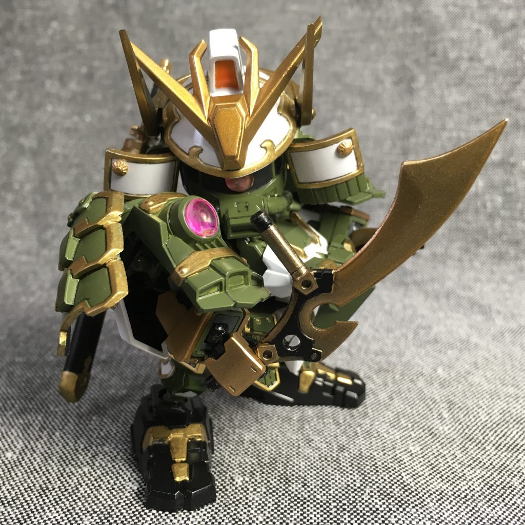 もちろん大剣だけを手に持たせることも可能です。トンファーのように持つこともできます。