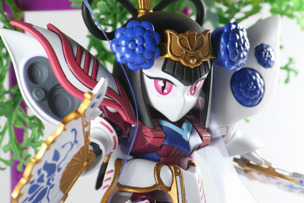 どうしても猫目にしたかったので、シールを自作。首は軸をちょっぴり後ろに引きました。