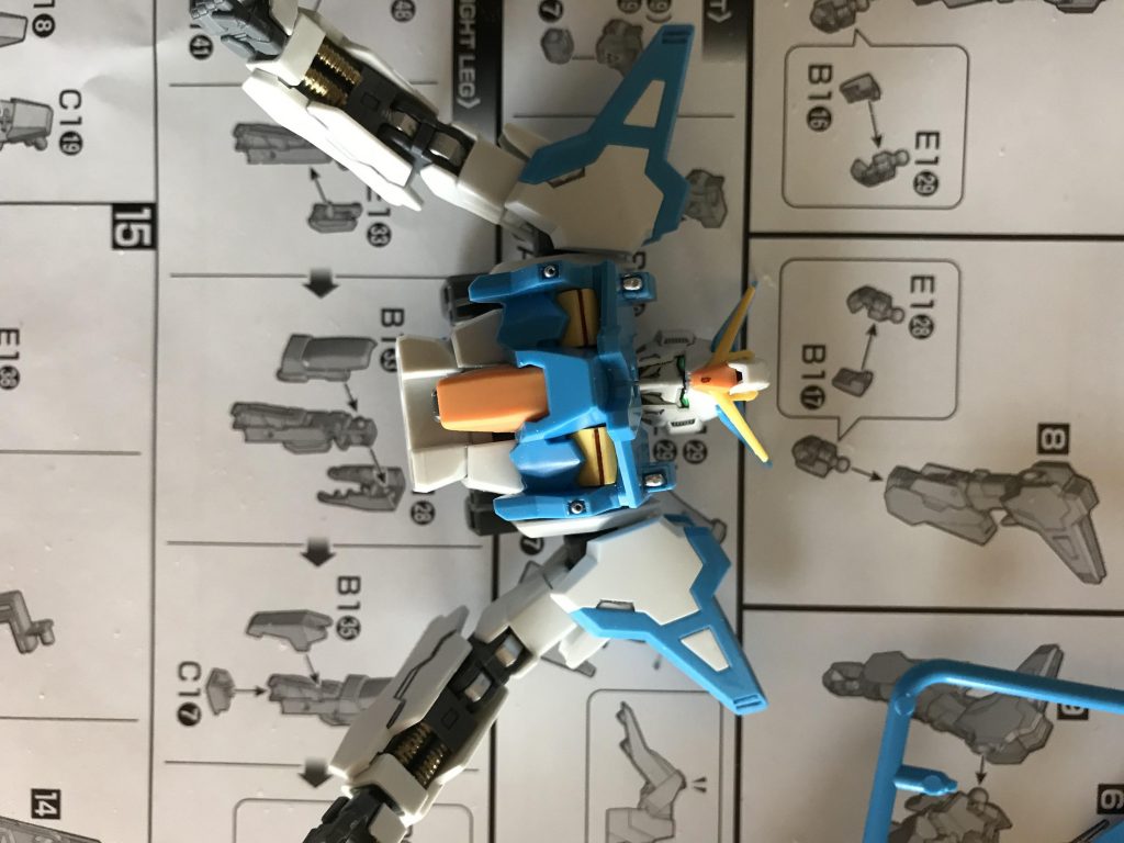 ちょこちょこっとシルバーで塗ってます。マッキーの極細あると物凄く楽に塗り分け出来ますよ。