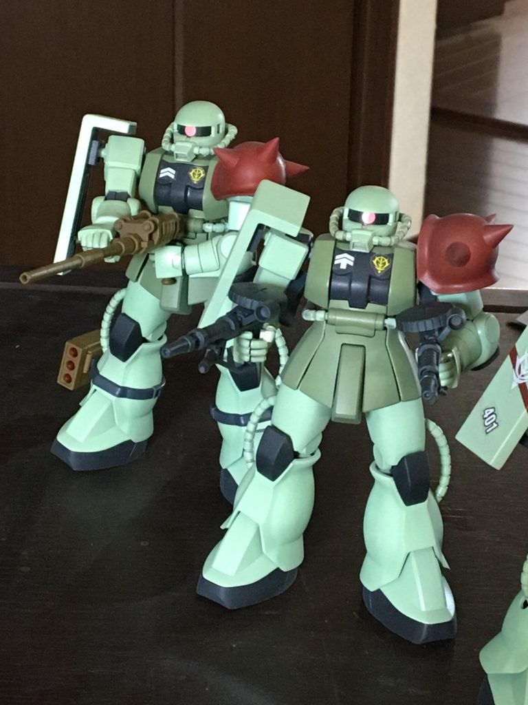 マゼラトップ砲とミサイルを装備しているのが支援機です。