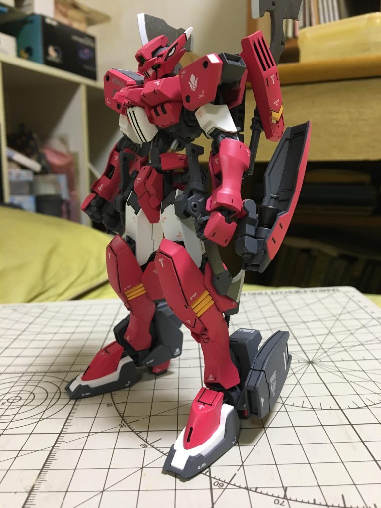 背中には二丁斧、腰には二丁鎌、正に野蛮人!!